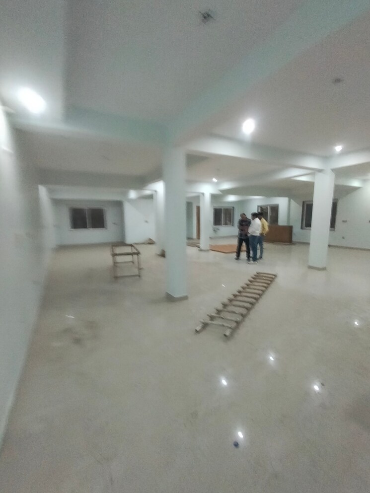 Room, gomti nagar Commercial Office Space 2200 Sq.Ft. In Gomti Nagar Lucknow 9529770