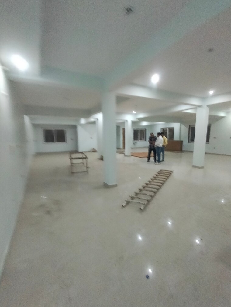 Room, gomti nagar Commercial Office Space 2200 Sq.Ft. In Gomti Nagar Lucknow 9529770