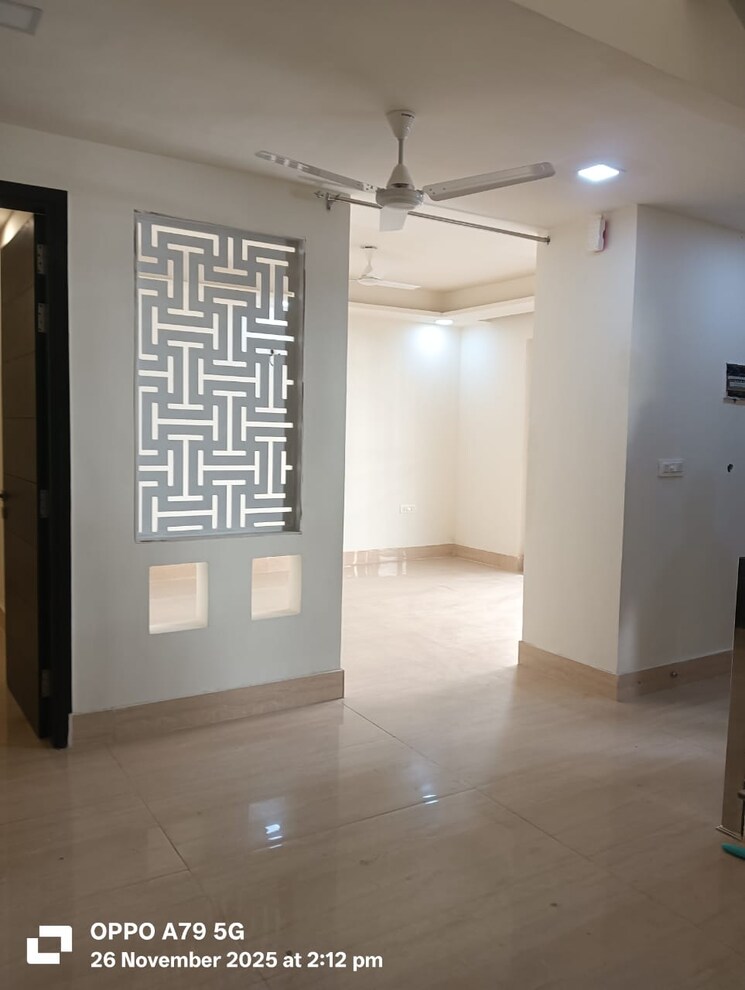 Room, sahastradhara road 3.5 Bedroom 121 Sq.Yd. Villa In Sahastradhara Road Dehradun 9529846