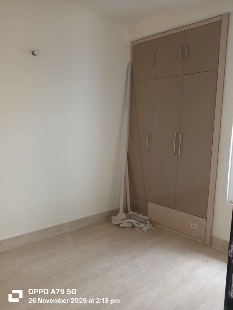 Room, sahastradhara road 3.5 Bedroom 121 Sq.Yd. Villa In Sahastradhara Road Dehradun 9529846