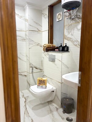 Bathroom in 1 BHK Builder Floor at Sector 27 – for Rent