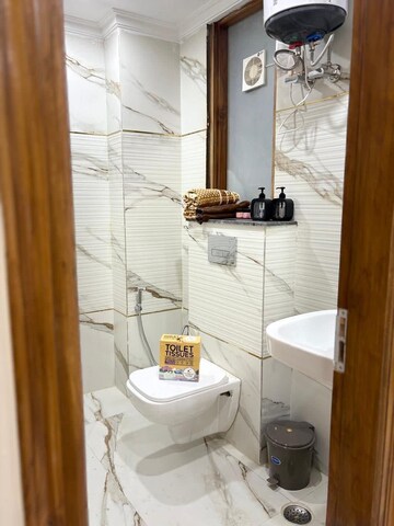 Bathroom in 1 BHK Builder Floor at Sector 27 – for Rent