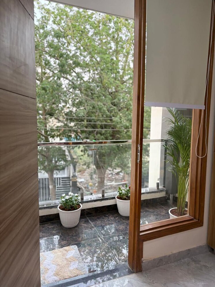 Balcony, sector 27 1 Bedroom 785 Sq.Ft. Builder Floor In Sector 27 Gurgaon 9529848