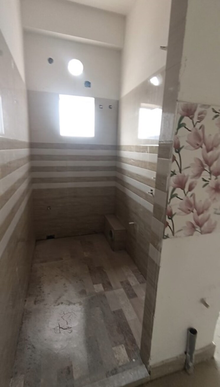 Bathroom, rajarhat 2 Bedroom 850 Sq.Ft. Apartment In Rajarhat Kolkata 9529843