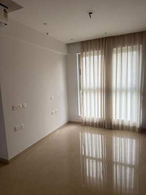 Room in 1 BHK Apartment at Hiranandani Highland, Powai – for Rent