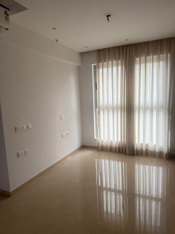 Room in 1 BHK Apartment at Hiranandani Highland, Powai – for Rent