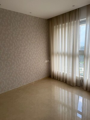 Room in 1 BHK Apartment at Hiranandani Highland, Powai – for Rent