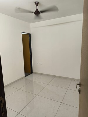 Room in 1 BHK Apartment at Chandak 34 Park Estate, Goregaon West – for Rent