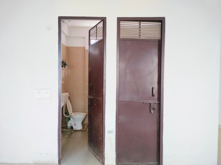 undefined, sector 2 Commercial Office Space 1250 Sq.Ft. In Sector 2 Noida 9529933