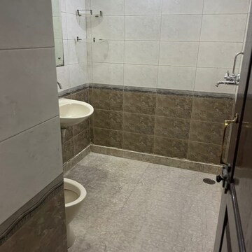 Bathroom in 6 BHK Independent House at Sector 40 – for Sale