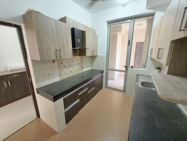 Kitchen, pioneer-park-phase-1 3.5 Bedroom 2075 Sq.Ft. Apartment In Sector 61 Gurgaon 9529981