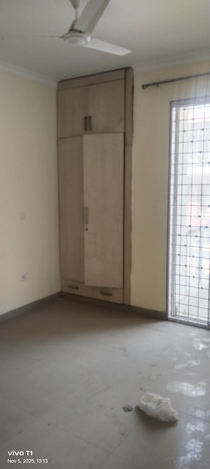 Room in 3 BHK Builder Floor at Ansal API Esencia, Sector 67 – for Rent