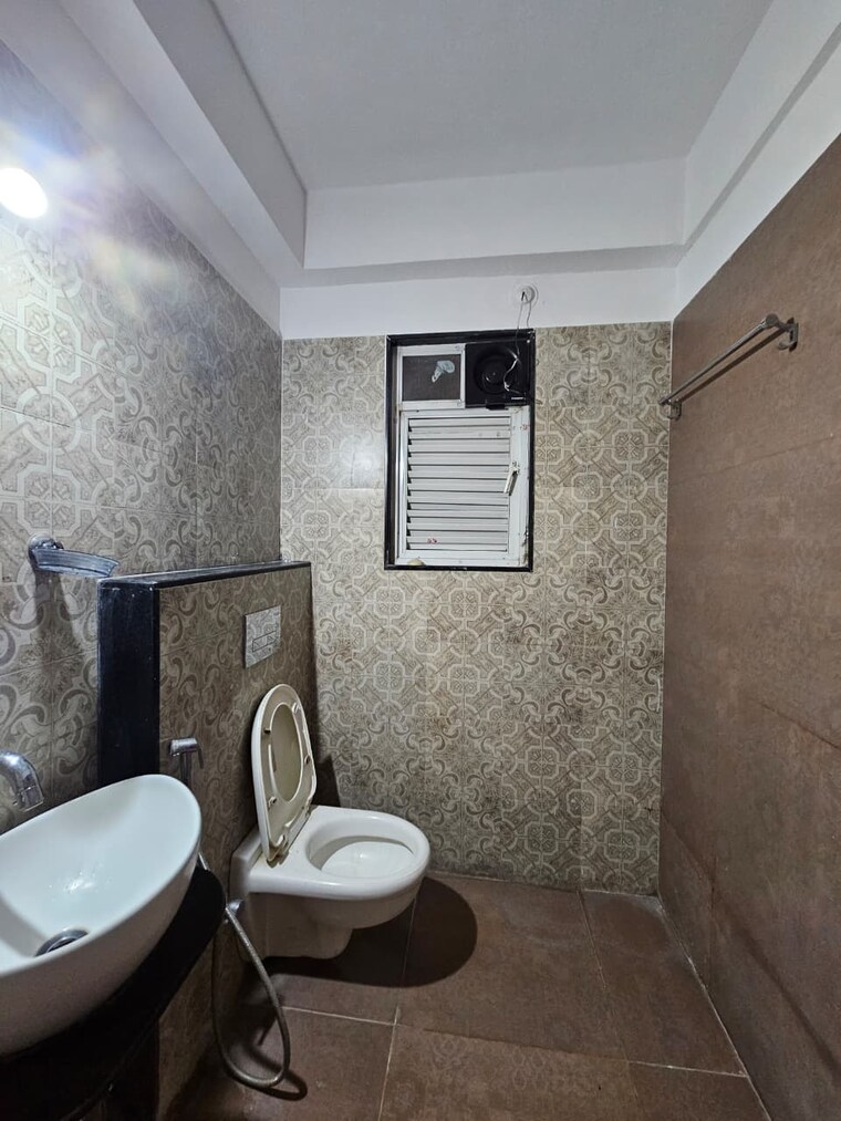 Bathroom, punawale 2 Bedroom 725 Sq.Ft. Apartment In Punawale Pune 9530104