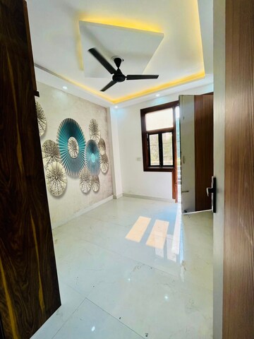 Room in 2 BHK Builder Floor at Mohan Garden – for Rent