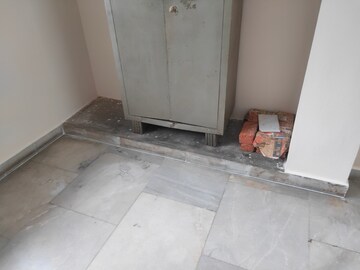 Room in 2 BHK Apartment at Windsor and Nova Society, Ahinsa Khand 2 – for Sale