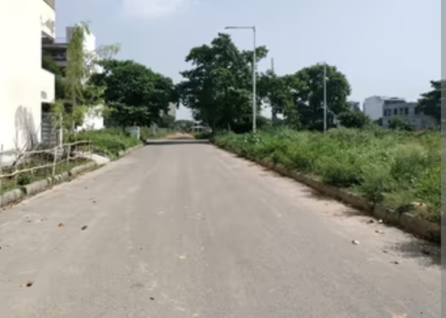 Plot For Sale in Parklands