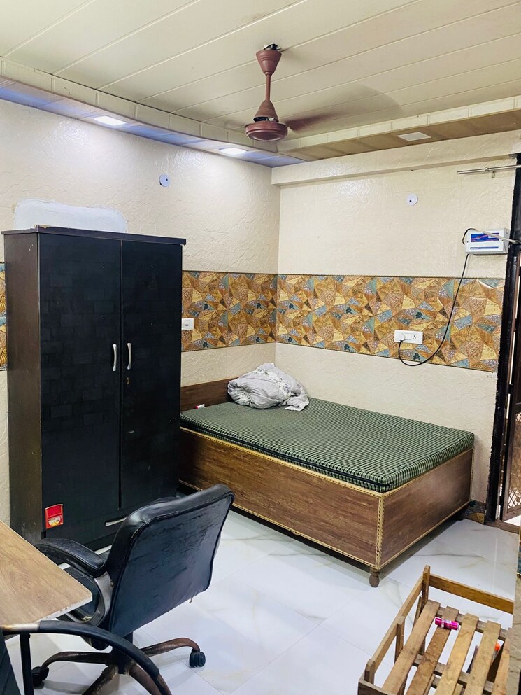 Bedroom, karol bagh Pg For Boys & Girls In Karol Bagh 9530107