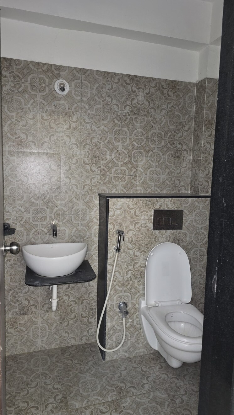 Bathroom, wadhwani-sai-paradise 2 Bedroom 725 Sq.Ft. Apartment In Punawale Pune 9530339