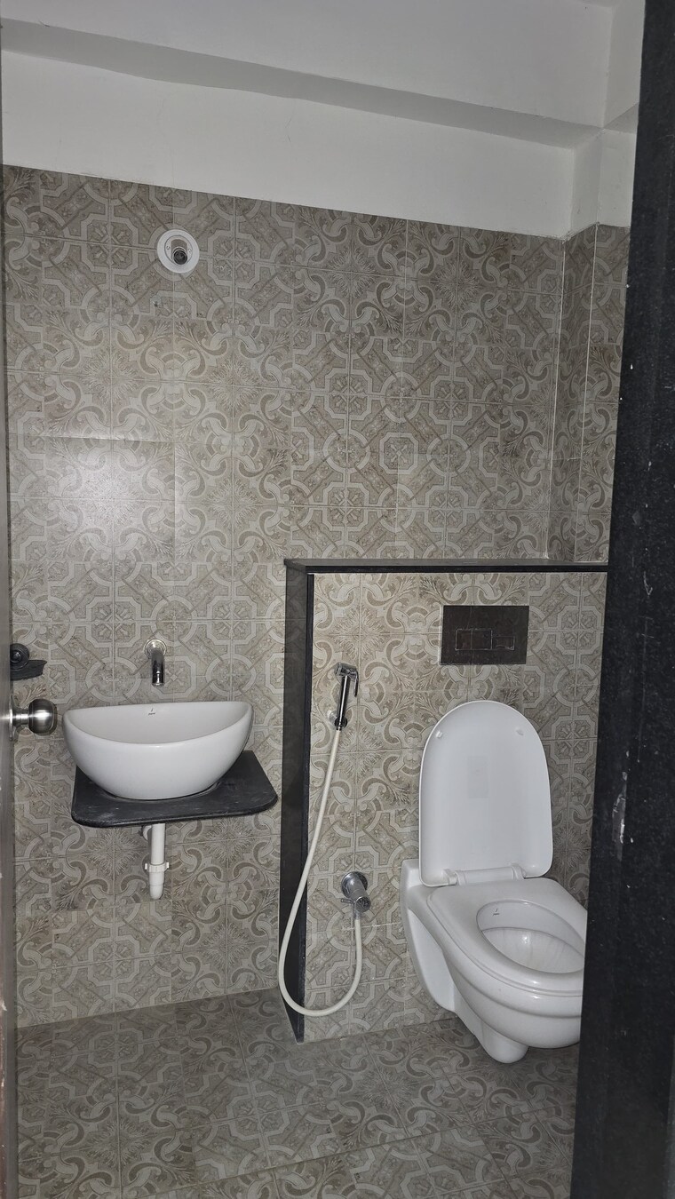 Bathroom, wadhwani-sai-paradise 2 Bedroom 725 Sq.Ft. Apartment In Punawale Pune 9530339