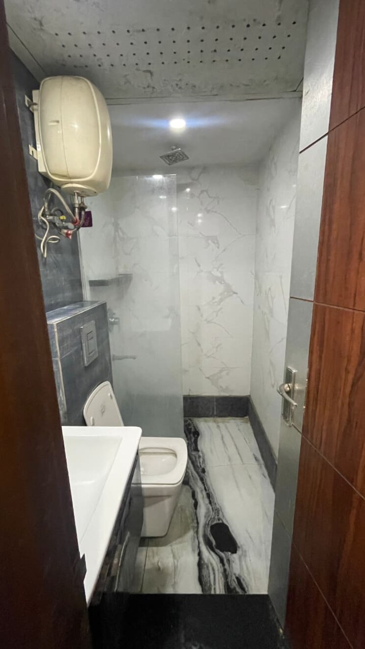 Bathroom, karol bagh Pg For Boys & Girls In Karol Bagh 9530292