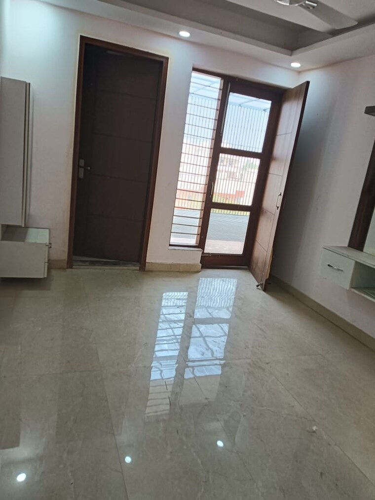 Room, parklands 3 Bedroom 250 Sq.Ft. Builder Floor In Sector 85 Faridabad 9530380