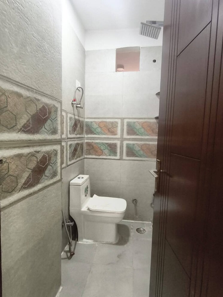 Bathroom, chattarpur 1 Bedroom 450 Sq.Ft. Builder Floor In Chattarpur Delhi 9530358