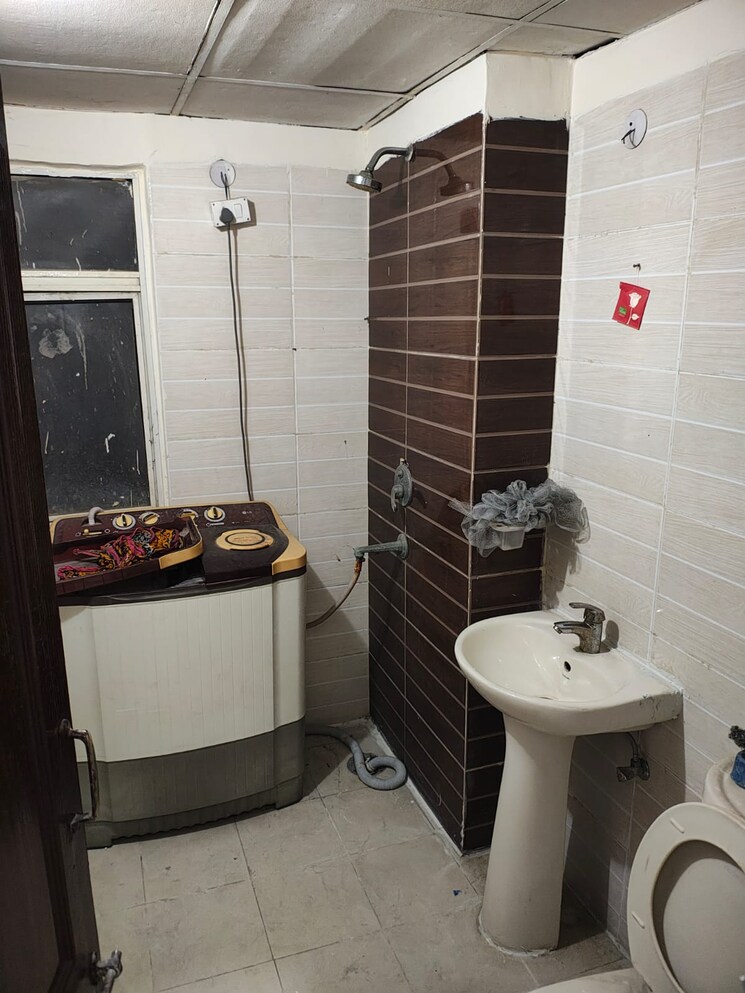 Bathroom, amrapali-zodiac 2 Bedroom 950 Sq.Ft. Apartment In Sector 120 Noida 9530389