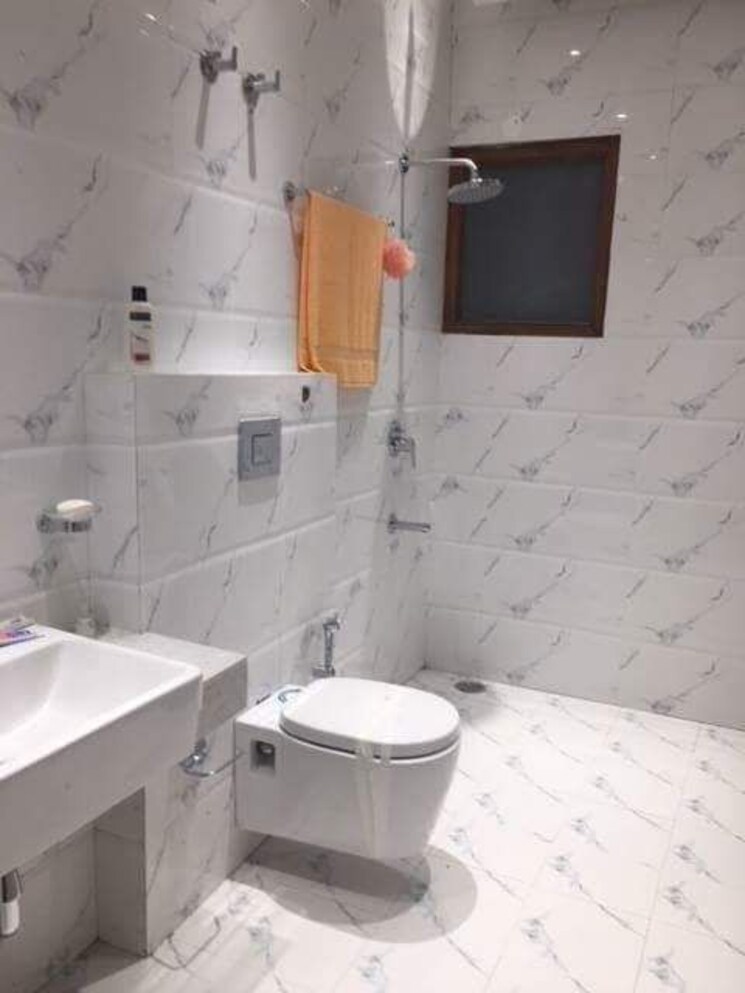 Bathroom, pir machalla 3 Bedroom 1450 Sq.Ft. Builder Floor In Pir Machalla Zirakpur 9530386