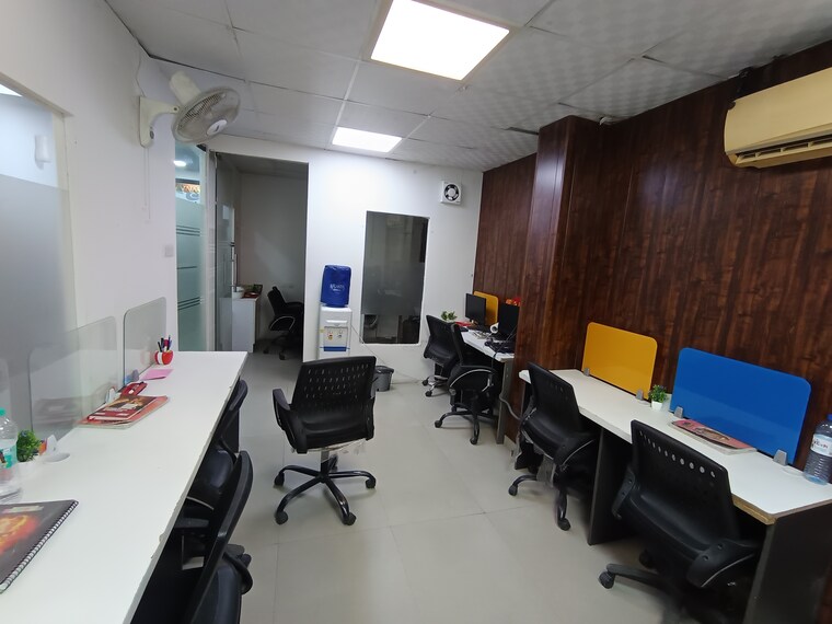 Team Area, sector 4 Commercial Office Space 600 Sq.Ft. In Sector 4 Noida 9530457
