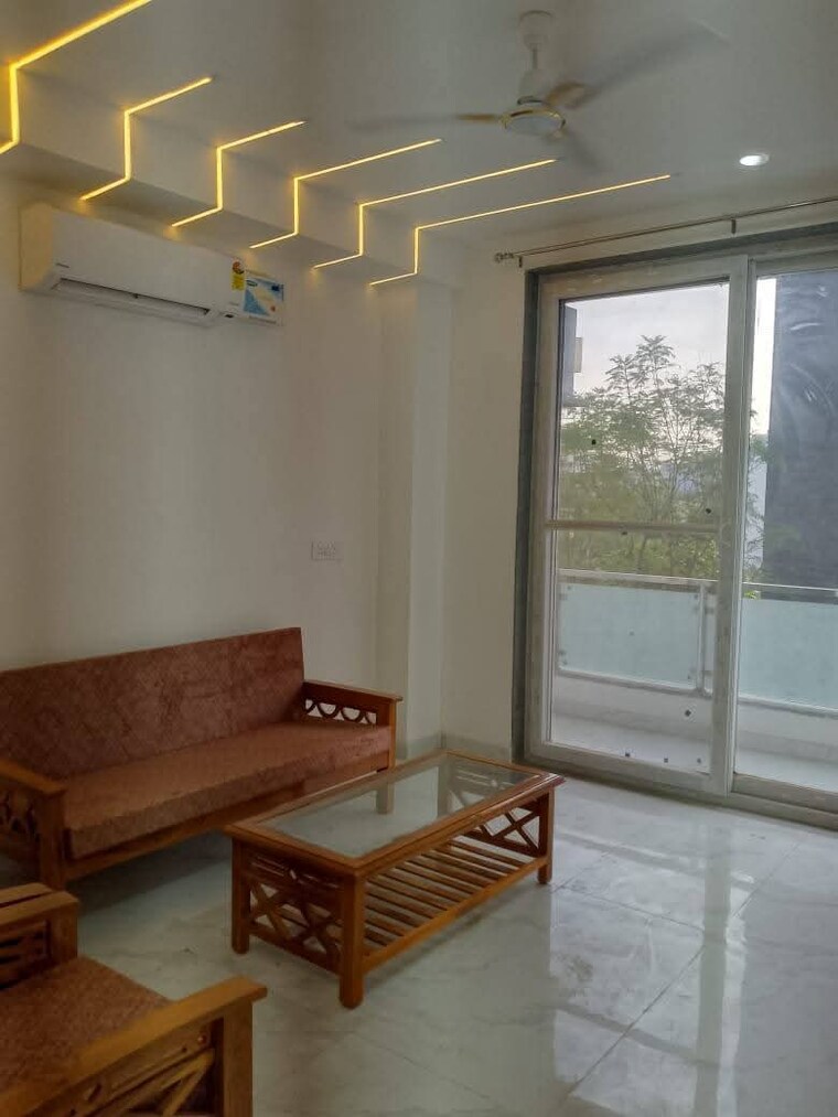 Living Room, freedom fighters enclave 3 Bedroom 1700 Sq.Ft. Apartment In Freedom Fighters Enclave Delhi 9530405