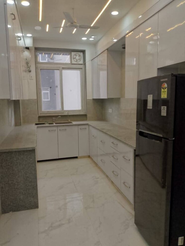 Kitchen, freedom fighters enclave 3 Bedroom 1700 Sq.Ft. Apartment In Freedom Fighters Enclave Delhi 9530405