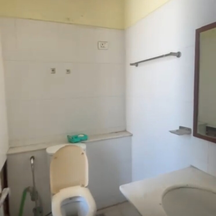 Bathroom, unitech-horizon 3 Bedroom 1740 Sq.Ft. Apartment In Pi Greater Noida Greater Noida 9530522