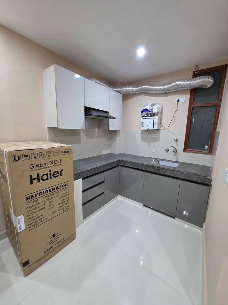 Kitchen, freedom fighters enclave 1 Bedroom 600 Sq.Ft. Apartment In Freedom Fighters Enclave Delhi 9530489