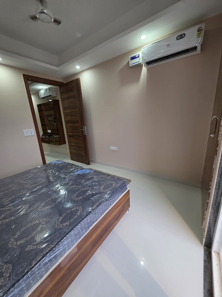 Bedroom, freedom fighters enclave 1 Bedroom 600 Sq.Ft. Apartment In Freedom Fighters Enclave Delhi 9530489