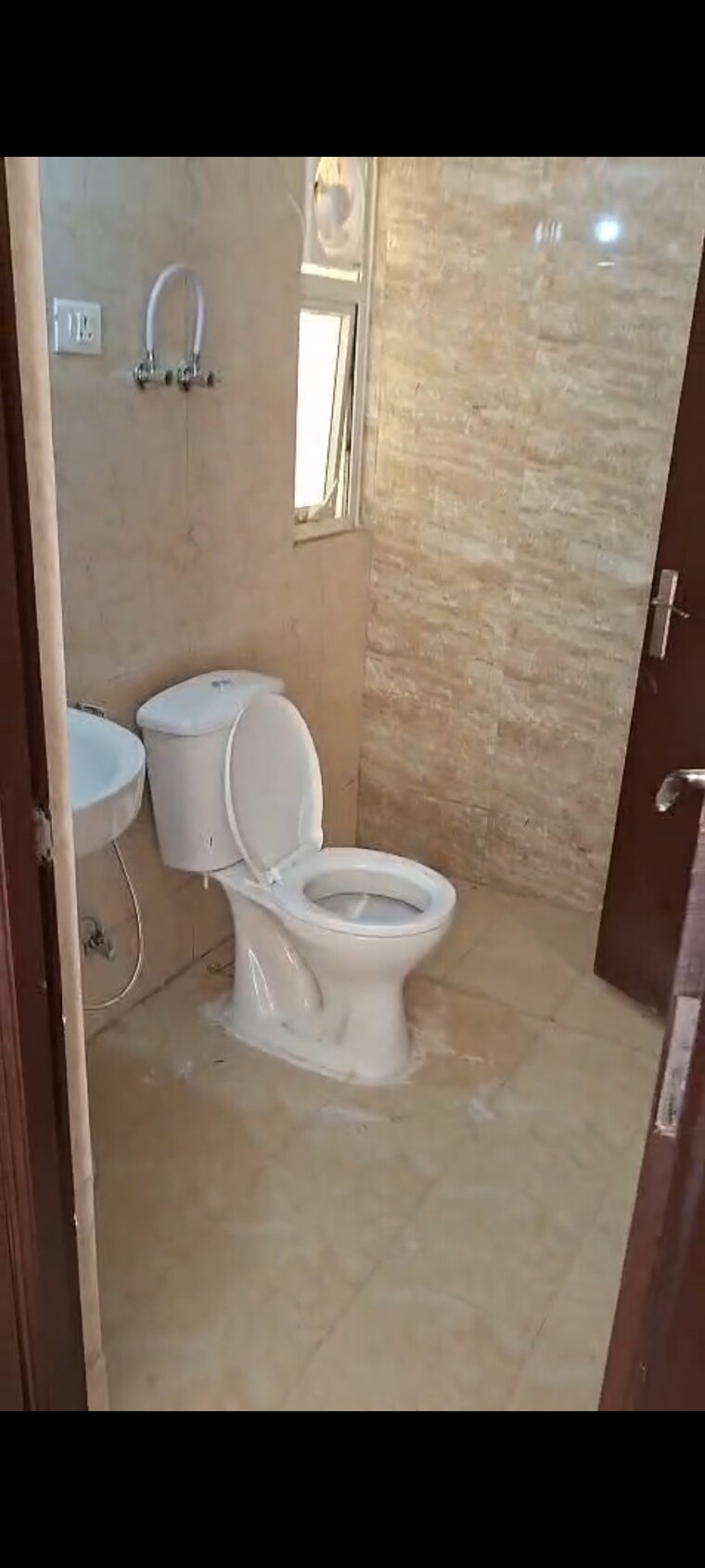 Bathroom, amrapali-tropical-garden 2.5 Bedroom 990 Sq.Ft. Apartment In Tech Zone 4 Greater Noida Greater Noida 9530518