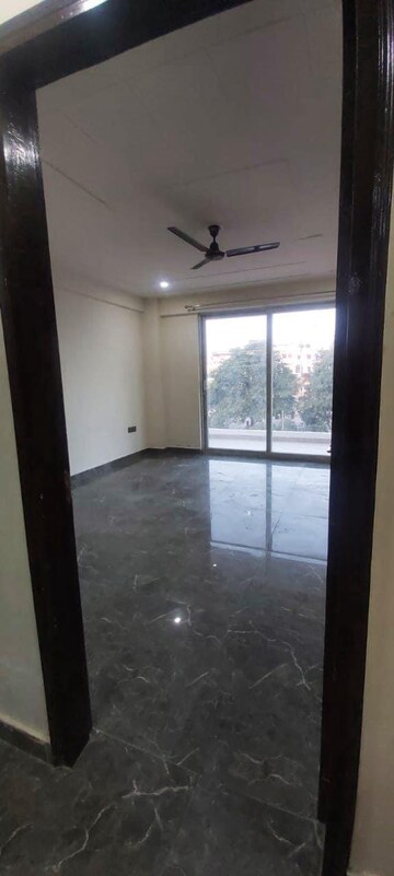 Room in 2 BHK Builder Floor at RWA Residential Society Sector 46, Sector 46 – for Rent