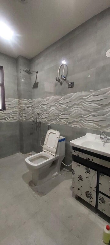 Bathroom in 2 BHK Builder Floor at RWA Residential Society Sector 46, Sector 46 – for Rent