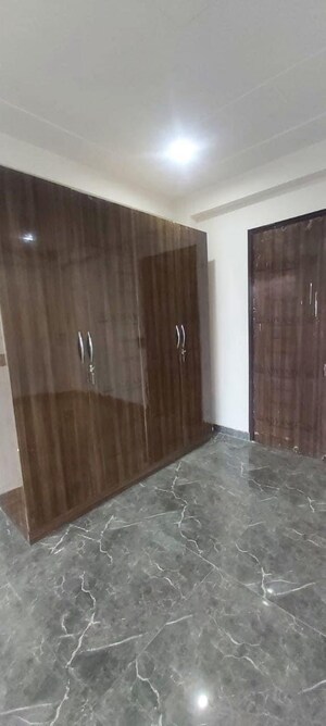 Room in 2 BHK Builder Floor at RWA Residential Society Sector 46, Sector 46 – for Rent