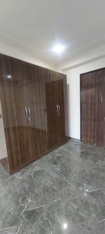 Room in 2 BHK Builder Floor at RWA Residential Society Sector 46, Sector 46 – for Rent