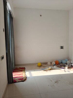 Room in 2.5 BHK Apartment at Deu Trident, Pimple Nilakh – for Rent