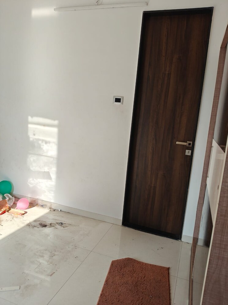 Room, deu-trident 2.5 Bedroom 979 Sq.Ft. Apartment In Pimple Nilakh Pune 9530513