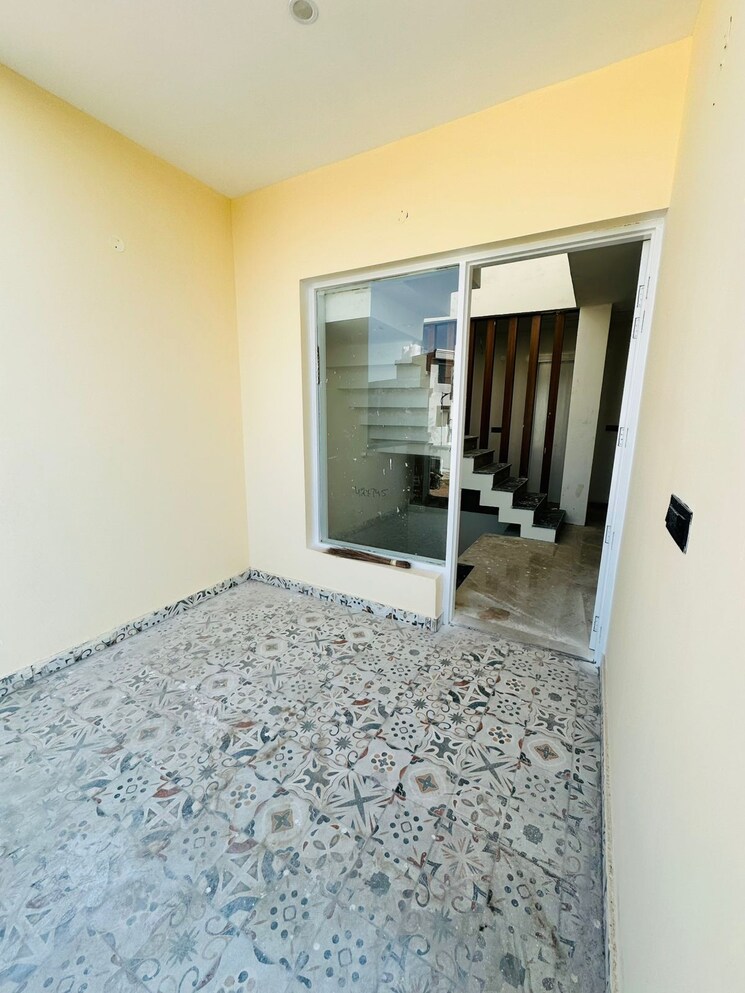 Room, gmada aerocity 3 Bedroom 900 Sq.Ft. Independent House In Gmada Aerocity Zirakpur 9530606