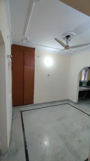Room in 1.5 BHK Apartment at Mayur Vihar Phase 1 – for Rent