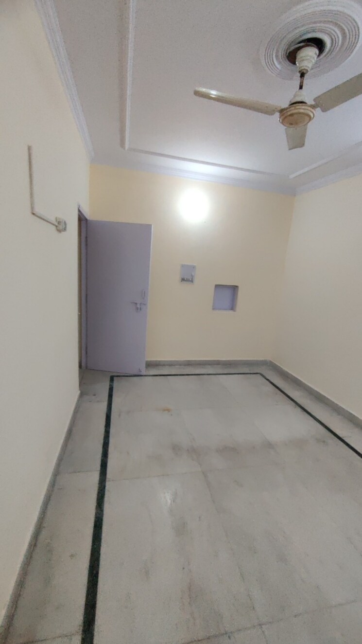 Room, mayur vihar phase 1 1.5 Bedroom 750 Sq.Ft. Apartment In Mayur Vihar Phase 1 Delhi 9530631