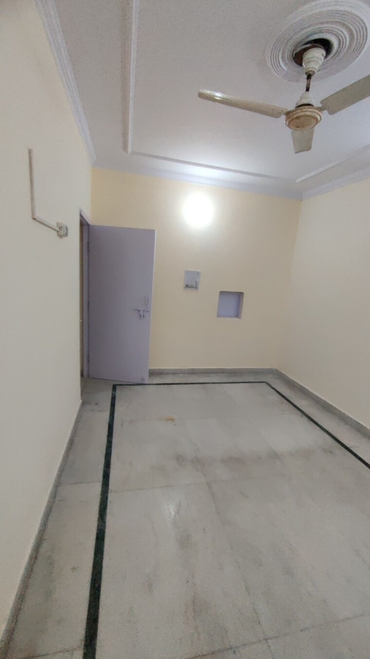 Room, mayur vihar phase 1 1.5 Bedroom 750 Sq.Ft. Apartment In Mayur Vihar Phase 1 Delhi 9530631
