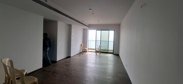 Room in 3.5 BHK Apartment at Krisumi Waterside Residences, Sector 36a – for Rent