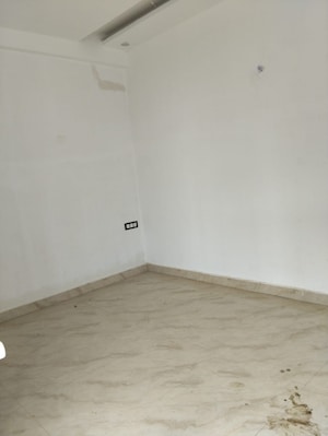 Room in 1 BHK Apartment at DMD Hometech Awas Yojna, Sector 73 – for Sale