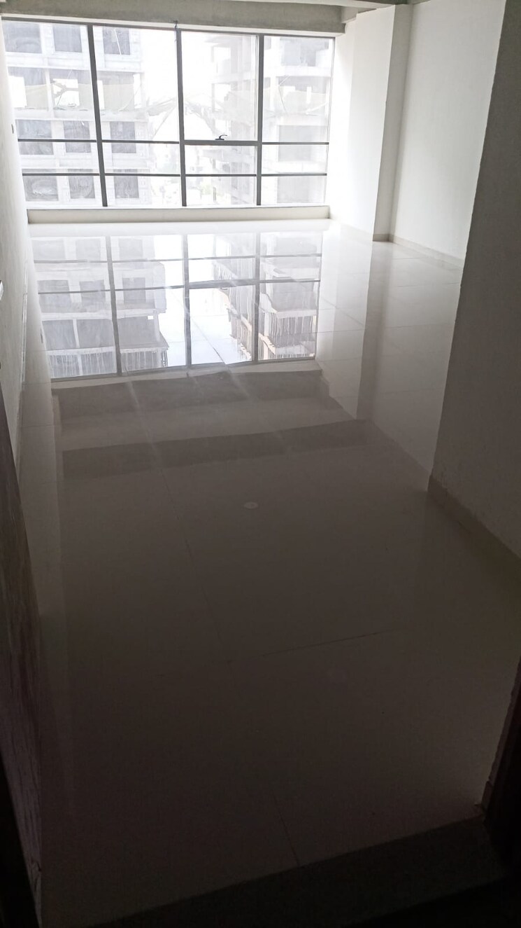 Room, sola road Commercial Office Space 1185 Sq.Ft. In Sola Road Ahmedabad 9530635