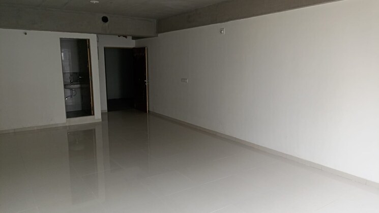 Room, sola road Commercial Office Space 1185 Sq.Ft. In Sola Road Ahmedabad 9530635