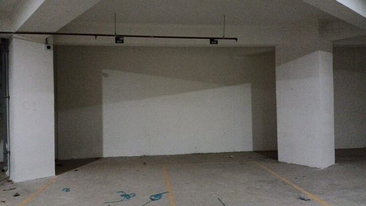 Room, sola road Commercial Office Space 1185 Sq.Ft. In Sola Road Ahmedabad 9530635